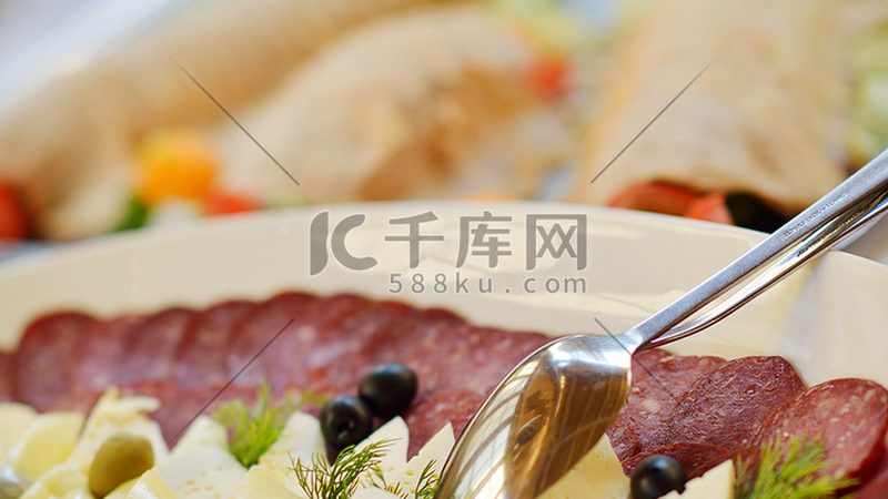 休闲食品新品牌代理，如何找准定位与策略？**