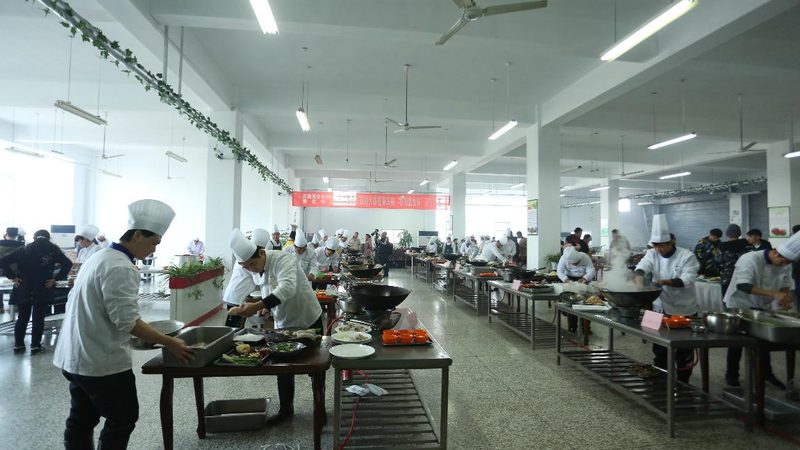 休闲食品批发价格之谜：揭秘一箱多少钱的背后**